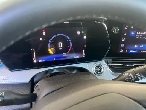 Used 2025 Chevrolet Trax LT w/ LT Convenience Package image 40