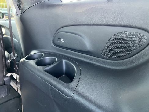 Used 2024 Chrysler Pacifica Limited w/ S Appearance Package image 8