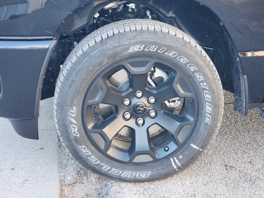 New 2026 RAM 1500 Express AWD/4WD image 9