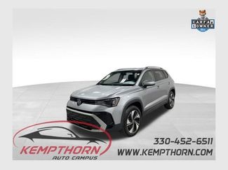 Used 2025 Volkswagen Taos SE video 1