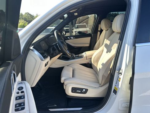 Used 2019 BMW X5 xDrive40i w/ Convenience Package AWD/4WD image 2