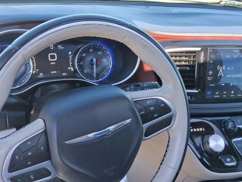 Used 2020 Chrysler Pacifica Limited image 24