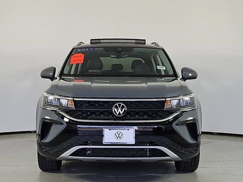 Certified 2023 Volkswagen Taos SE w/ Panoramic Sunroof Package FWD image 3