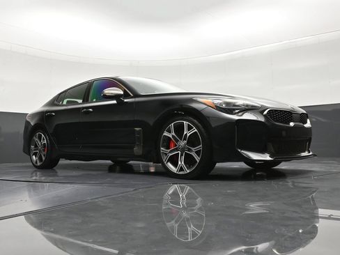 Used 2018 Kia Stinger GT2 AWD/4WD image 26