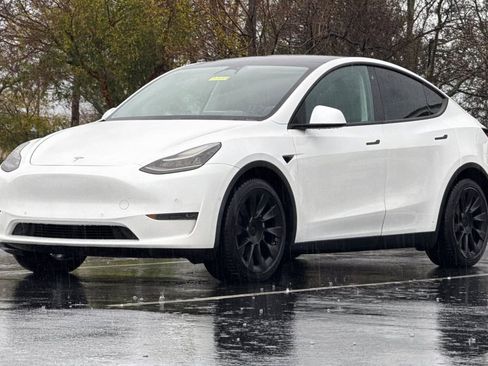 Used 2020 Tesla Model Y Long Range image 16