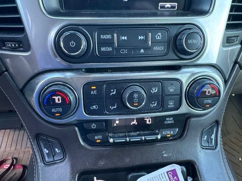Used 2020 Chevrolet Suburban LT w/ Luxury Package RWD image 14