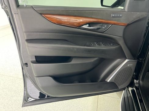 Used 2019 Cadillac Escalade Luxury image 21