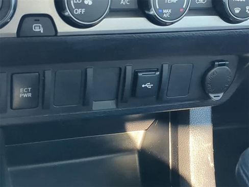 Used 2020 Toyota Tacoma SR image 28