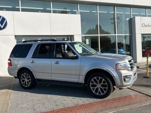 Used 2017 Ford Expedition XLT w/ Equipment Group 202A RWD image 3