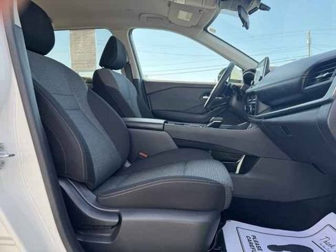 Used 2023 Nissan Rogue SV image 9