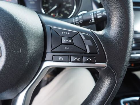 Used 2018 Nissan Rogue Sport SV AWD/4WD image 28