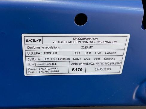 Certified 2025 Kia Sportage EX image 32