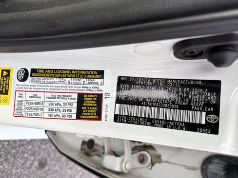 Used 2013 Toyota Avalon Limited image 32