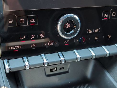 Used 2025 GMC Terrain Elevation AWD/4WD image 23