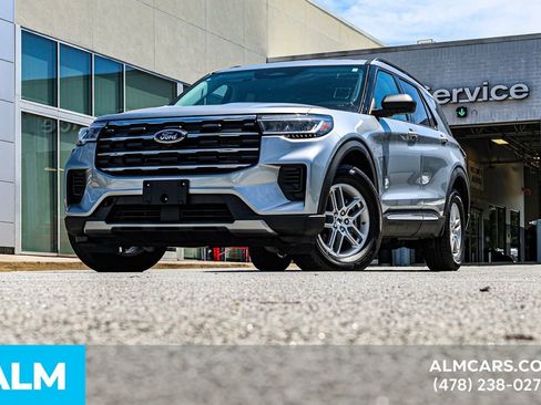 Used 2025 Ford Explorer Active image 3