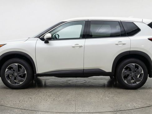 Used 2025 Nissan Rogue SV image 5