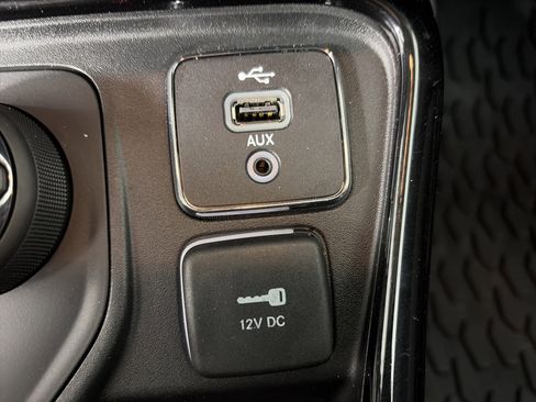 Used 2018 Jeep Compass Limited w/ Safety & Security Group image 25