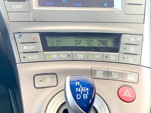 Used 2014 Toyota Prius Two FWD image 33