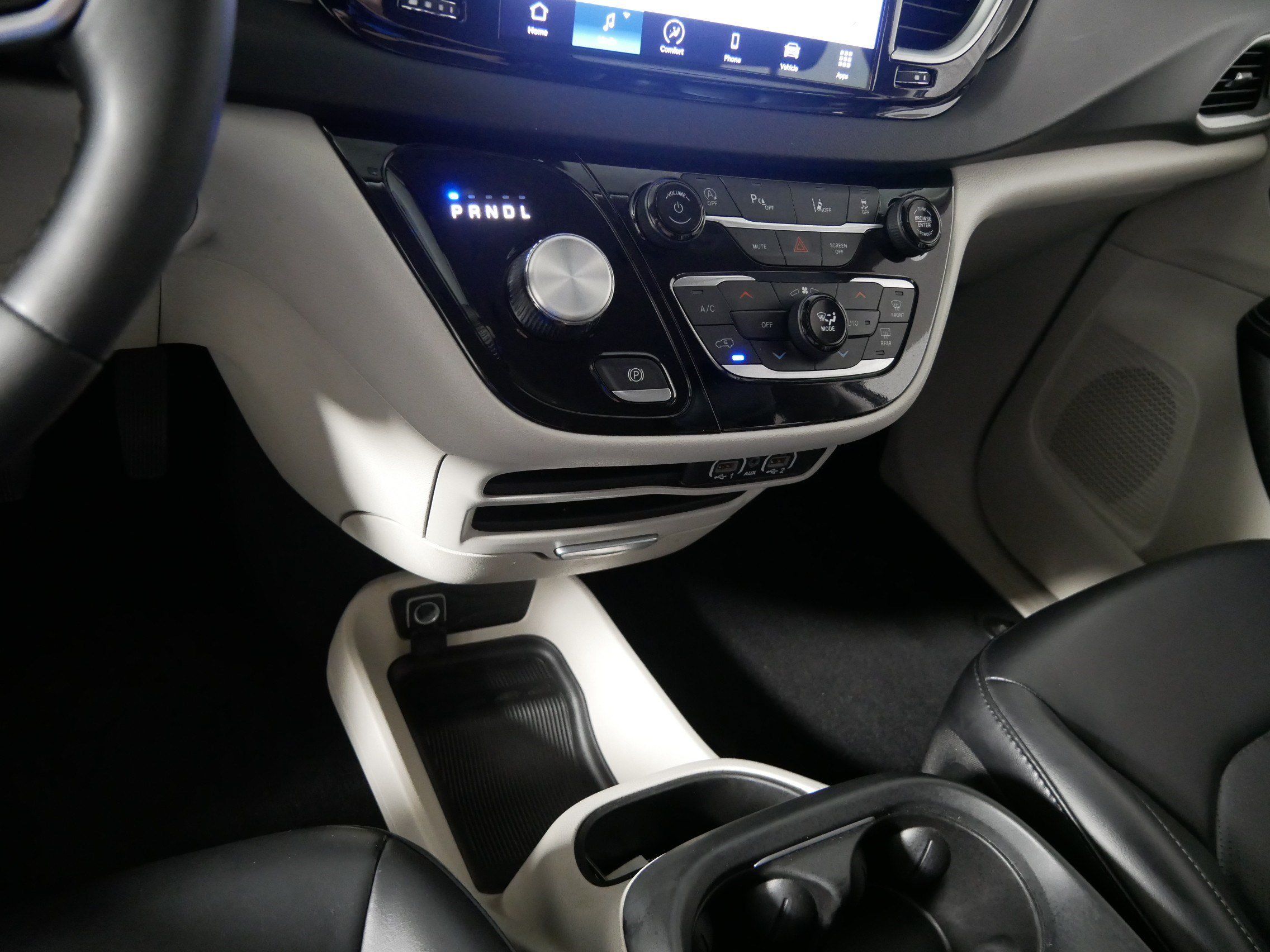 Used 2023 Chrysler Pacifica Touring-L FWD image 24