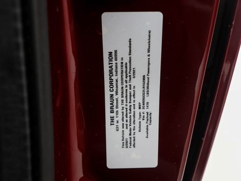 Used 2020 Dodge Grand Caravan SXT FWD image 34