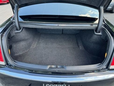Used 2017 Chrysler 300 Limited RWD image 18