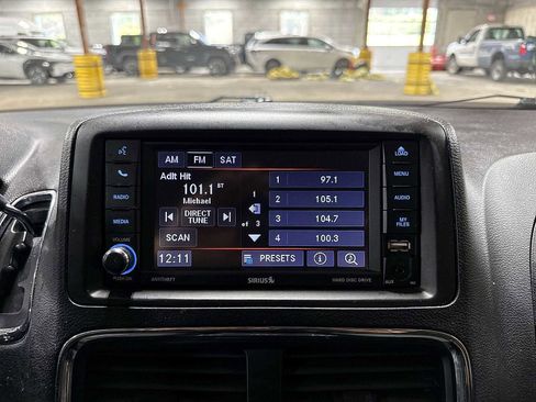 Used 2019 Dodge Grand Caravan SE w/ UConnect Hands-Free Group FWD image 20