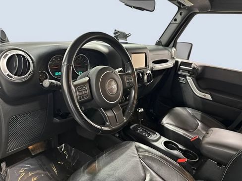 Used 2013 Jeep Wrangler Unlimited Sahara w/ Dual Top Group AWD/4WD image 13