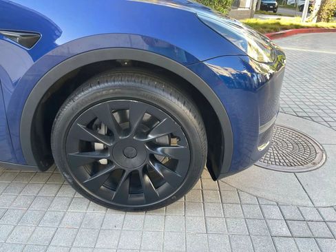 Used 2023 Tesla Model Y 2WD image 32