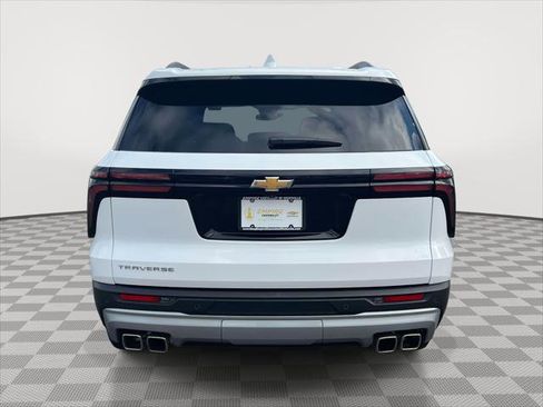 Used 2025 Chevrolet Traverse LT w/ Driver Confidence Package image 6