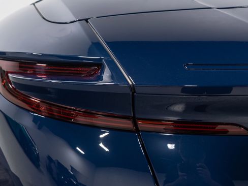 Used 2024 Aston Martin DB12 Convertible image 28