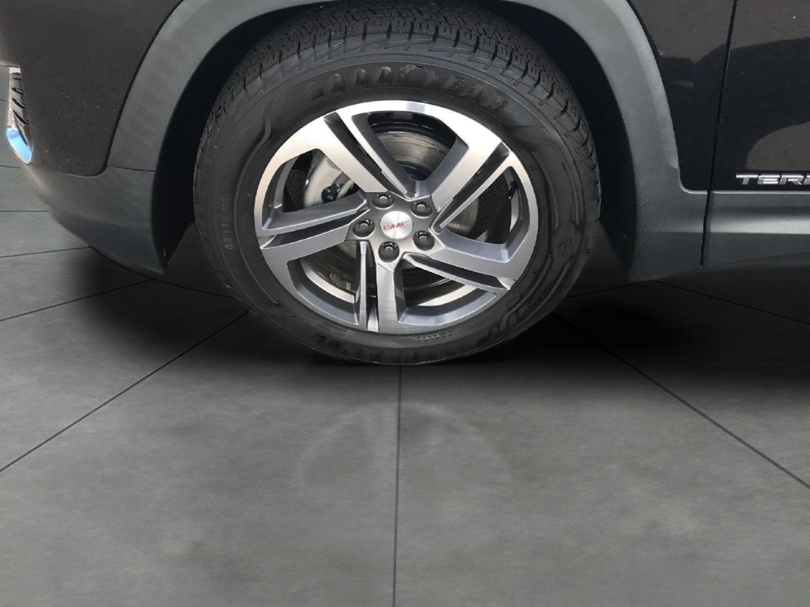 Used 2019 GMC Terrain SLT w/ Preferred Package FWD image 3