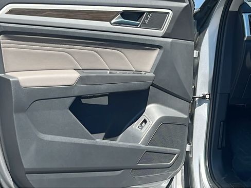 Certified 2023 Volkswagen Atlas SE w/ Panoramic Sunroof Package FWD image 23