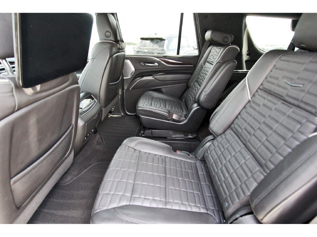 Certified 2023 Cadillac Escalade Sport Platinum w/ LPO, ONYX Package AWD/4WD image 7