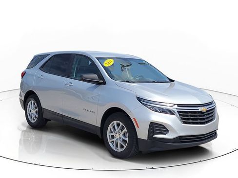 Used 2022 Chevrolet Equinox LS FWD image 3