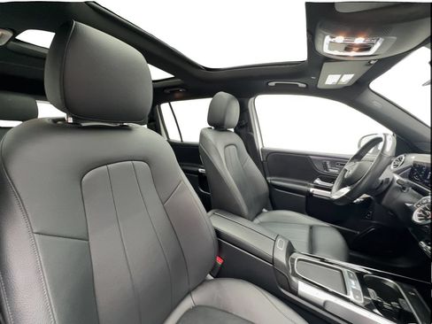 Used 2025 Mercedes-Benz GLB 250 4MATIC image 26