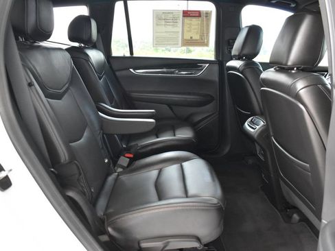 Used 2020 Cadillac XT6 Premium Luxury FWD image 17