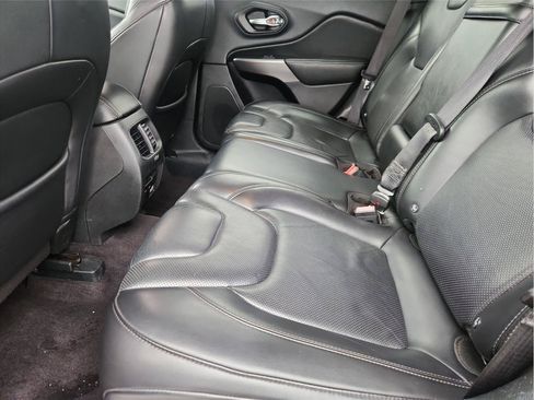 Used 2019 Jeep Cherokee Limited FWD image 23
