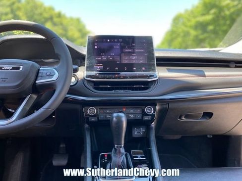 Used 2022 Jeep Compass Trailhawk AWD/4WD image 25