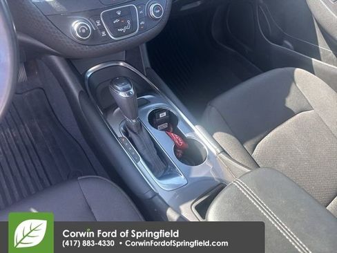 Used 2018 Chevrolet Malibu LT image 17