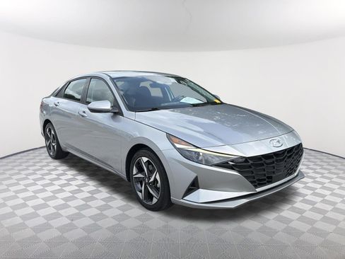Used 2023 Hyundai Elantra SEL w/ Convenience Package FWD image 8