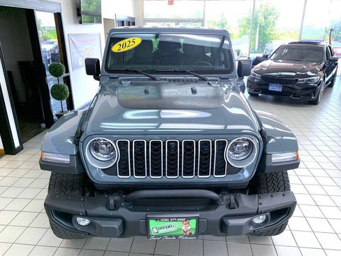 Used 2025 Jeep Wrangler Unlimited Sahara AWD/4WD image 4