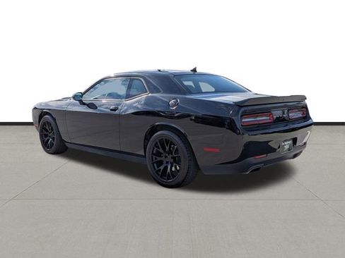 Used 2016 Dodge Challenger SXT Plus image 7
