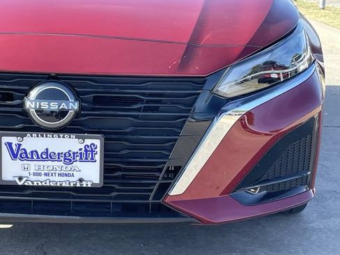 Used 2024 Nissan Altima 2.5 SL FWD image 8