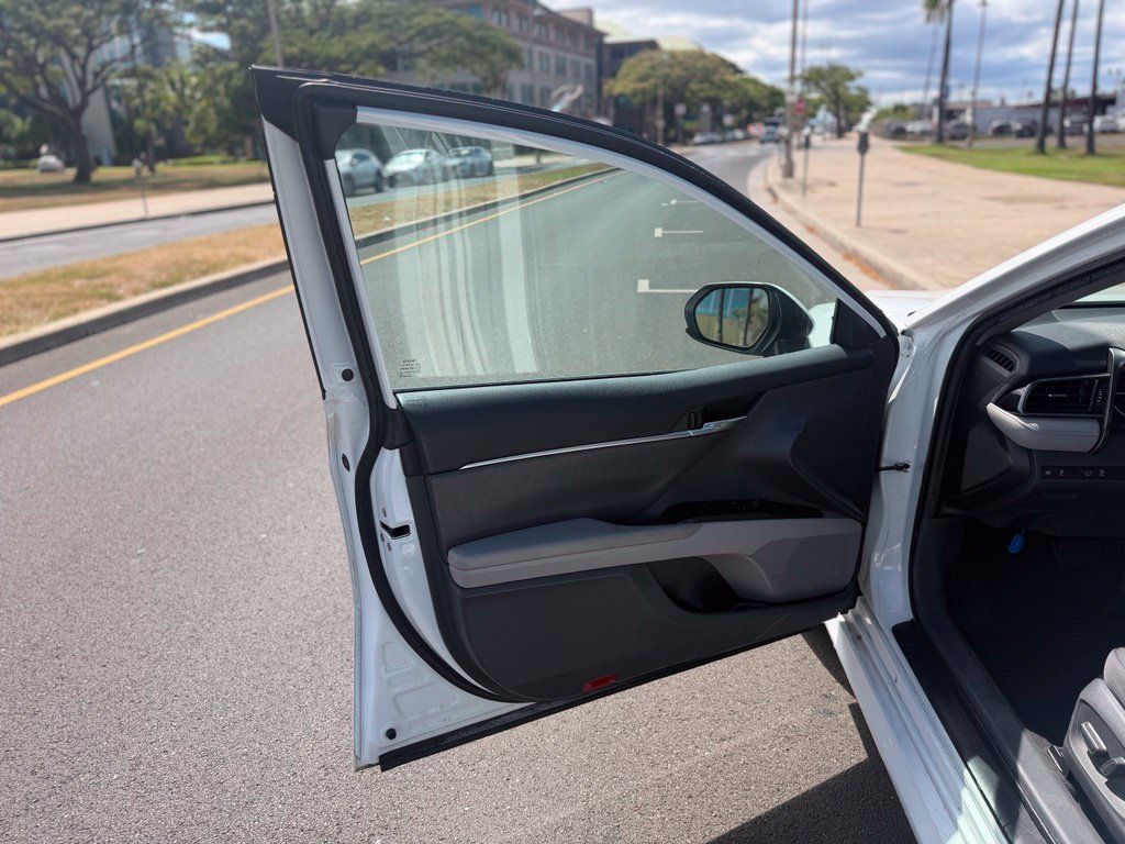 Used 2021 Toyota Camry LE FWD image 8
