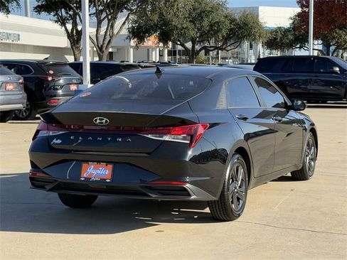 Used 2023 Hyundai Elantra SEL image 4