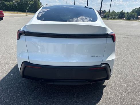Used 2026 Tesla Model Y AWD image 6