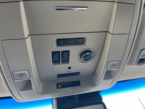 Used 2019 Chevrolet Suburban LT image 23