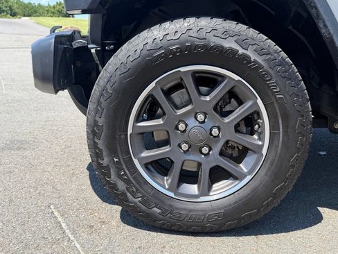 Used 2020 Jeep Gladiator Overland AWD/4WD image 10