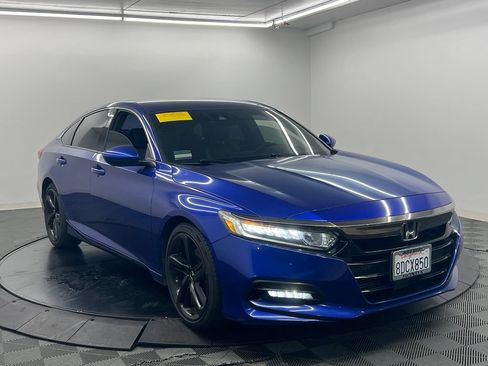 Used 2018 Honda Accord Sport image 3