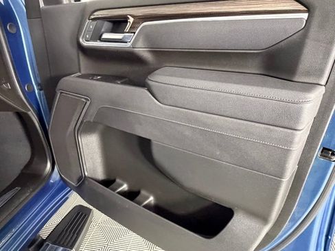 Used 2025 Chevrolet Silverado 2500 LT w/ Convenience Package image 32